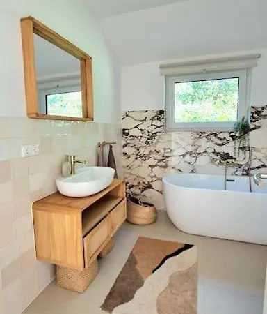 Haus Am Waldrand Und In Seenaehe * ليهنين