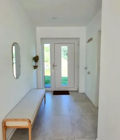 بيت للعطل Haus Am Waldrand Und In Seenaehe ليهنين