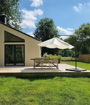 Haus Am Waldrand Und In Seenaehe Dom wakacyjny