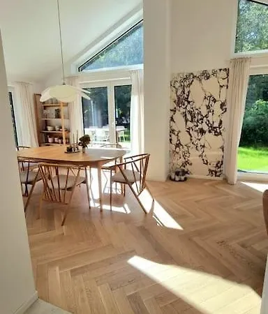 Haus Am Waldrand Und In Seenaehe ليهنين