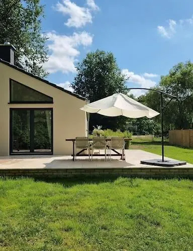 Haus Am Waldrand Und In Seenaehe Nyaraló